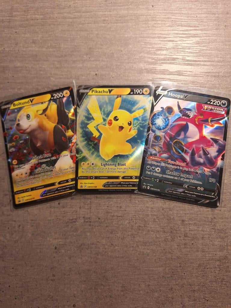 Pokémon promo V Kaarten: Pikachu, Boltund, Hoopa, Hobby en Vrije tijd, Verzamelkaartspellen | Pokémon, Ophalen of Verzenden, Zo goed als nieuw