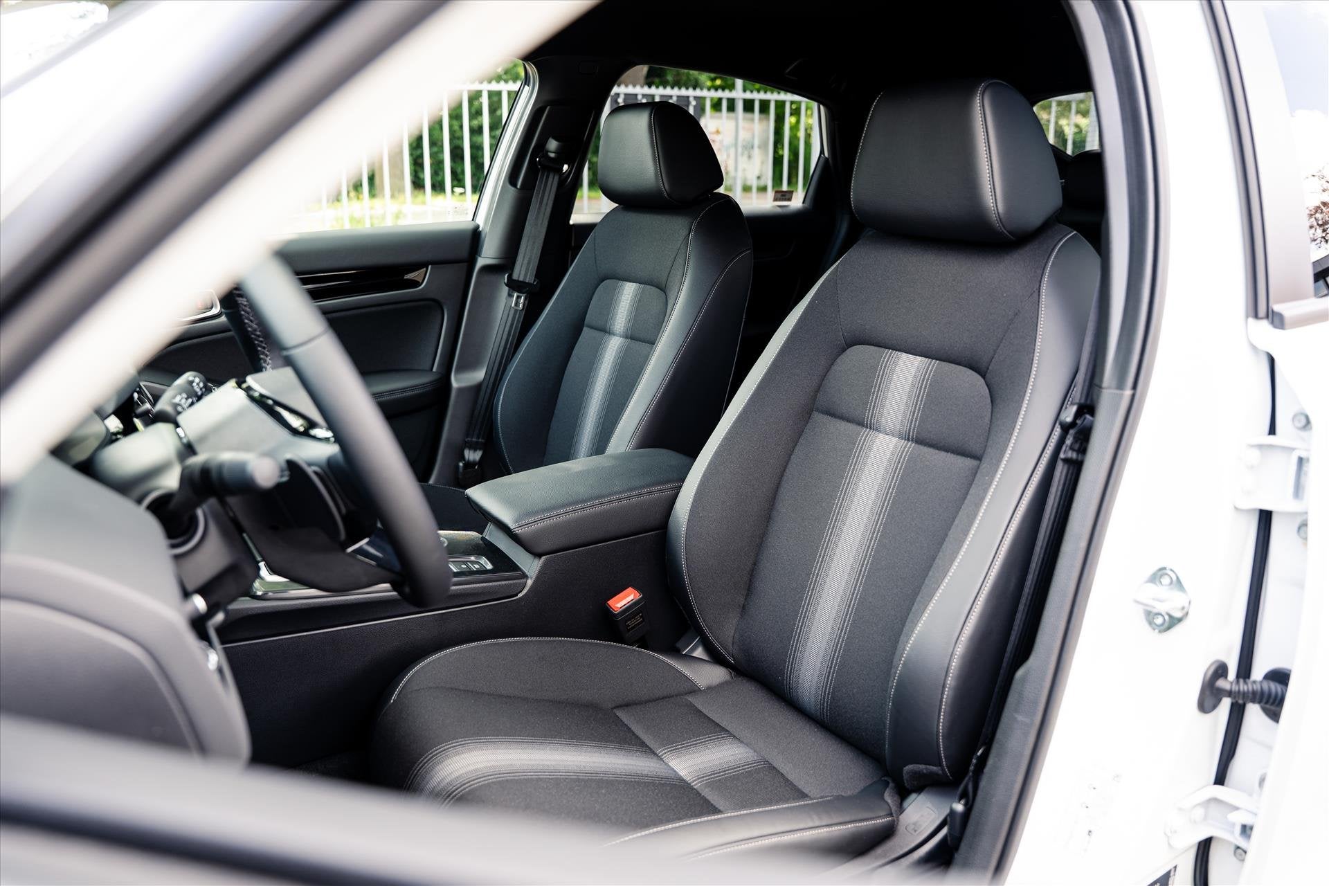 Honda Civic 2.0 Full Hybrid Sport | NL auto l 8 jaar garanti, Auto's, Honda, Automaat, 4 cilinders, Leder en Stof, Wit