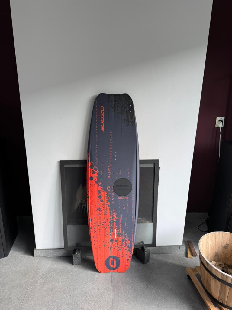 NEW Ozone CODE V5 135 x 40, Watersport en Boten, Kitesurfen, Ophalen of Verzenden, Nieuw, Overige typen