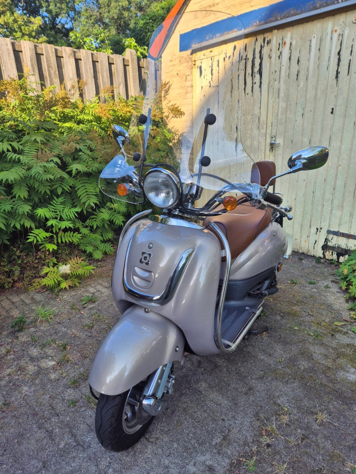 AGM retro scooter met windscherm en rugsteun, Ophalen, Gebruikt, Benzine, Overige merken