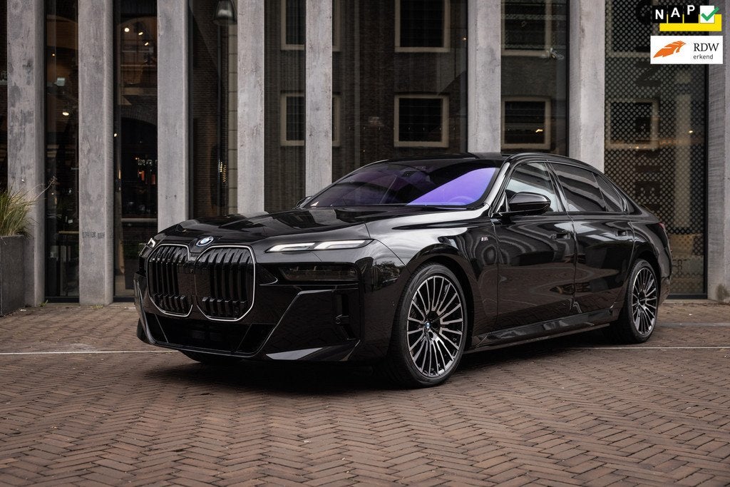 BMW I7 eDrive50 106kWh M Sport (455pk) Lage KM - Fabrieksgar, Auto's, BMW, Automaat, Achterwielaandrijving, Gebruikt, Zwart