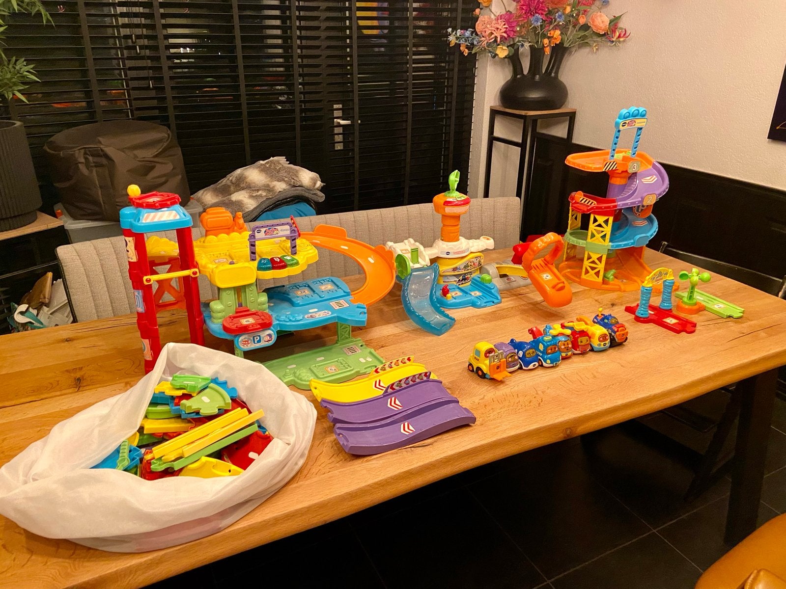 Veel VTech Toet Toet Auto's, garage/parkeertoren/vliegveld, Ophalen, Gebruikt