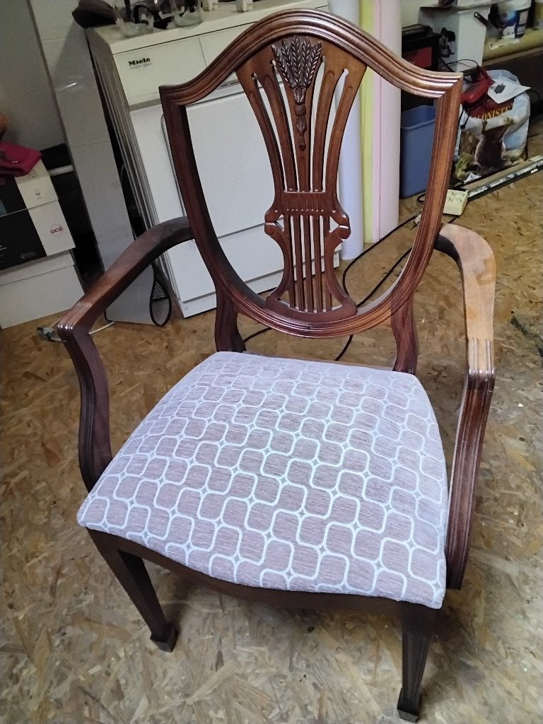 2 klassieke stoeltjes teak, Ophalen