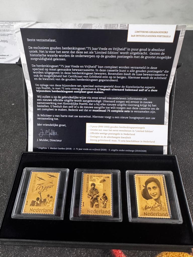 Exclusieve Gouden Herdenkingsset "75 Jaar Vrede en Vrijheid", Ophalen of Verzenden, Na 1940, Postfris