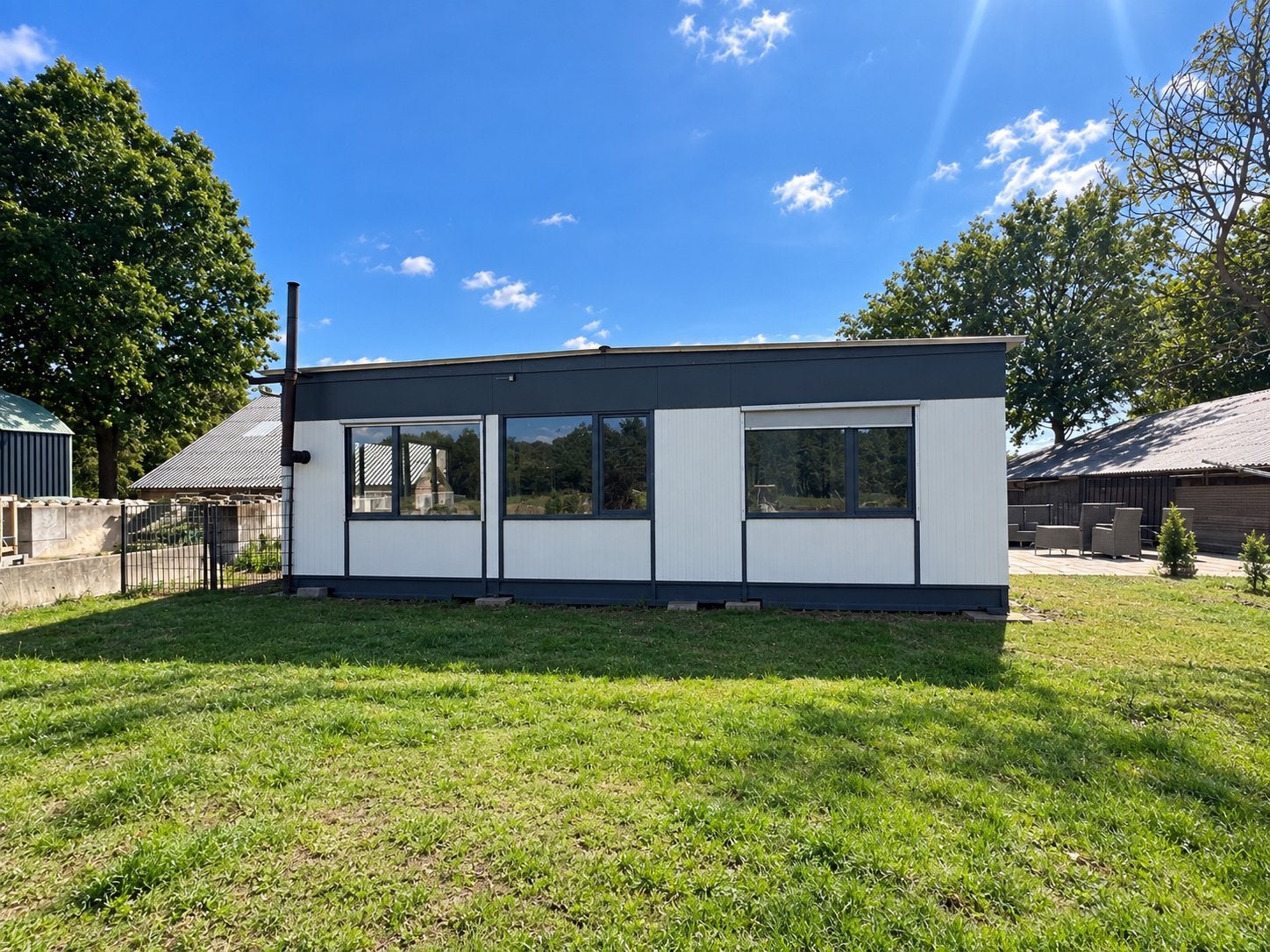 Foto 2 van Zeer ruime luxe woonunit 175 m2 met airco--CV-bedrijfsruimte