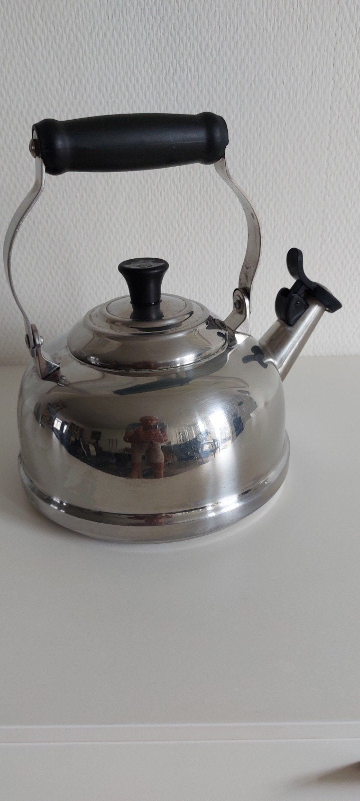 Roestvrijstalen fluitketel Le Creuset, 2 liter of meer, Ophalen of Verzenden, Gebruikt, Rvs