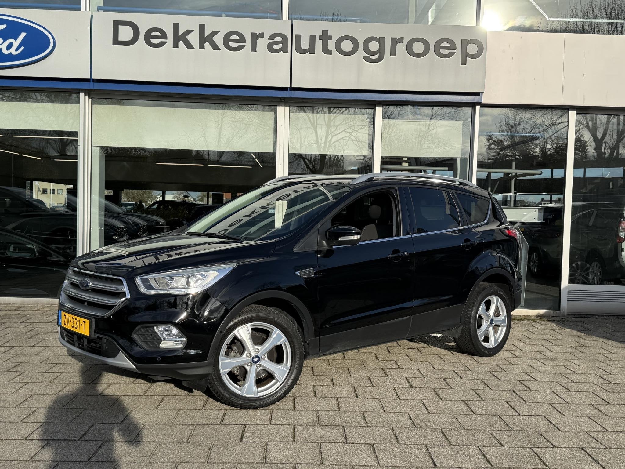 Ford Kuga 1.5 EcoBoost Titanium, Auto's, Voorwielaandrijving, Euro 6, 4 cilinders, Leder en Stof
