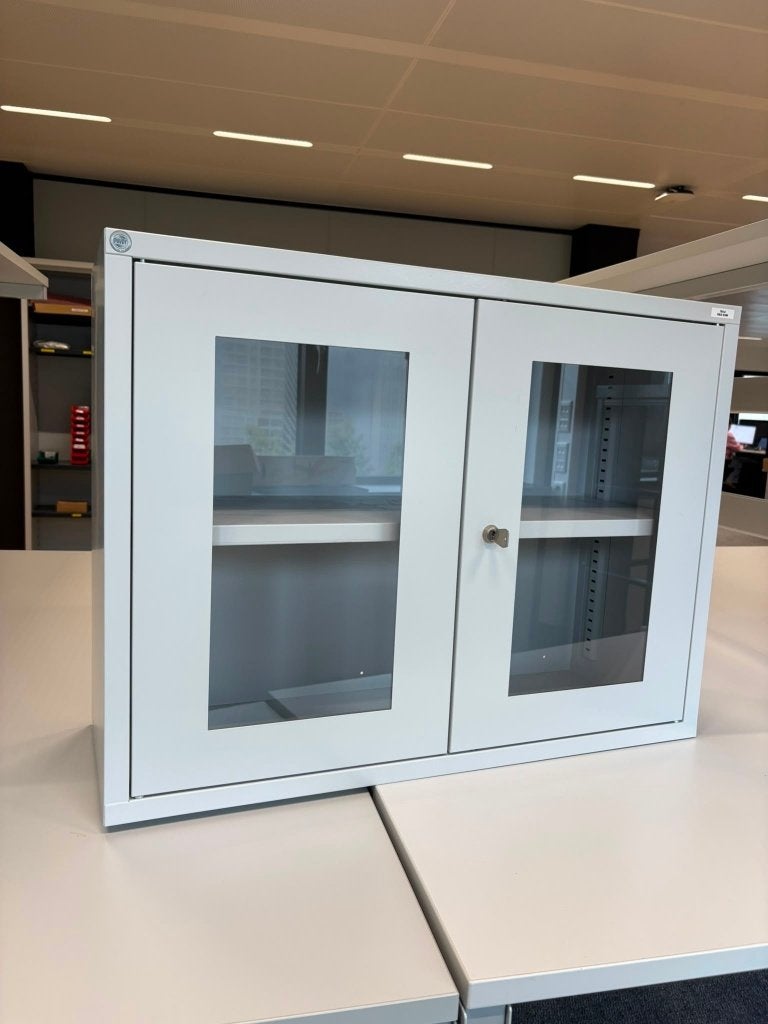Wandkast met slot, Ophalen, Zo goed als nieuw