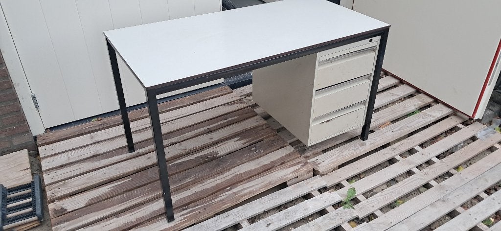 stalen bureau, Ophalen, Gebruikt, 120 cm, Met lades