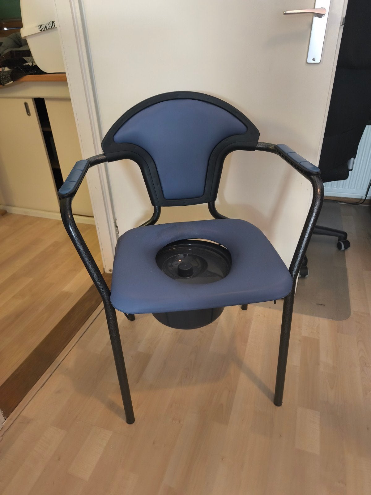 Po stoel// toilet stoel// wc stoel, Diversen, Verpleegmiddelen, Ophalen of Verzenden