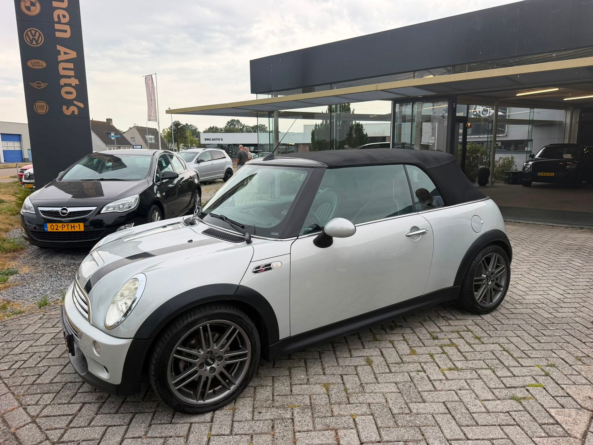 Mini Cabrio 1.6 Cooper S Sidewalk, CABRIO,LEER, AIRCO, 170PK, Auto's, Mini, Voorwielaandrijving, Parkeersensor, Gebruikt, Zwart