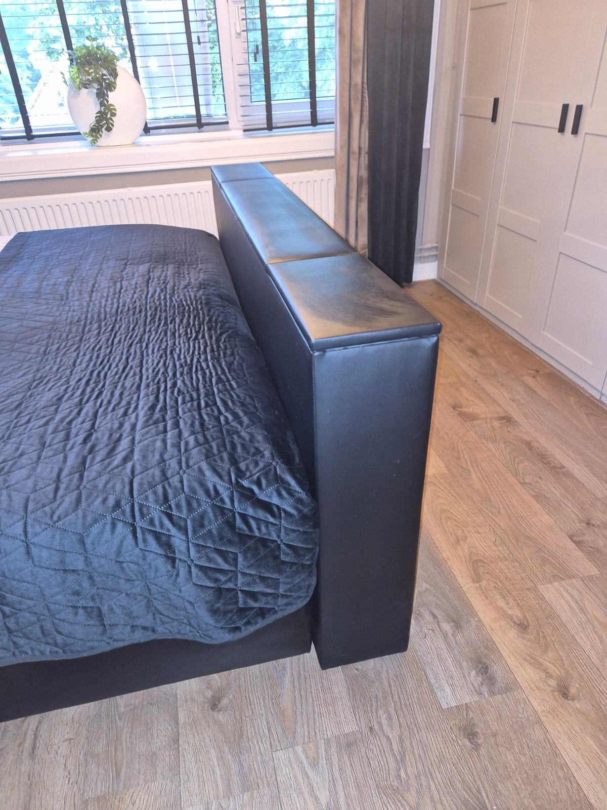 Bed voetbord met TV lift - 180 cm breed, zwart kunstleer, Ophalen, Overige materialen, Zwart, Tweepersoons