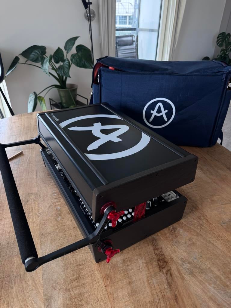 Arturia Rackbrute 6U (2 pieces) / Arturia Rackbrute Tas, Muziek en Instrumenten, Synthesizers, Ophalen, Zo goed als nieuw, Overige aantallen