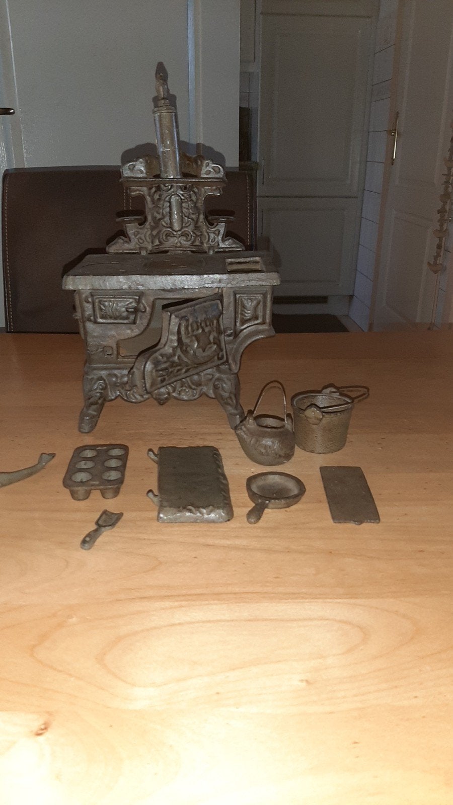 miniatuur gietijzer kacheltje met oventje, Ophalen