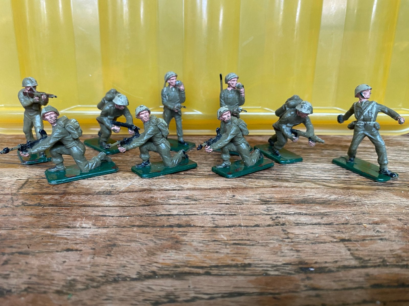 Crescent Toy WOII Soldaten ,Made in England, 9 stuks, Ophalen of Verzenden, Gebruikt, 1:35 tot 1:50, Figuur of Figuren