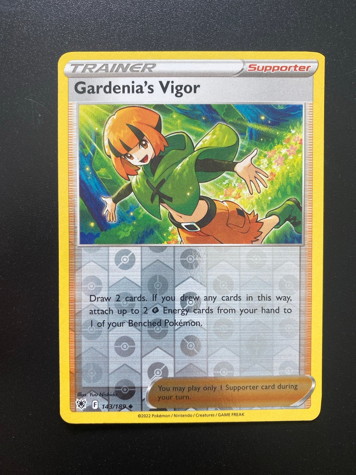 Gardenia's Vigor 143/189 Rev. Holo Pokémon Astral Radiance, Ophalen of Verzenden, Zo goed als nieuw, Losse kaart, Foil