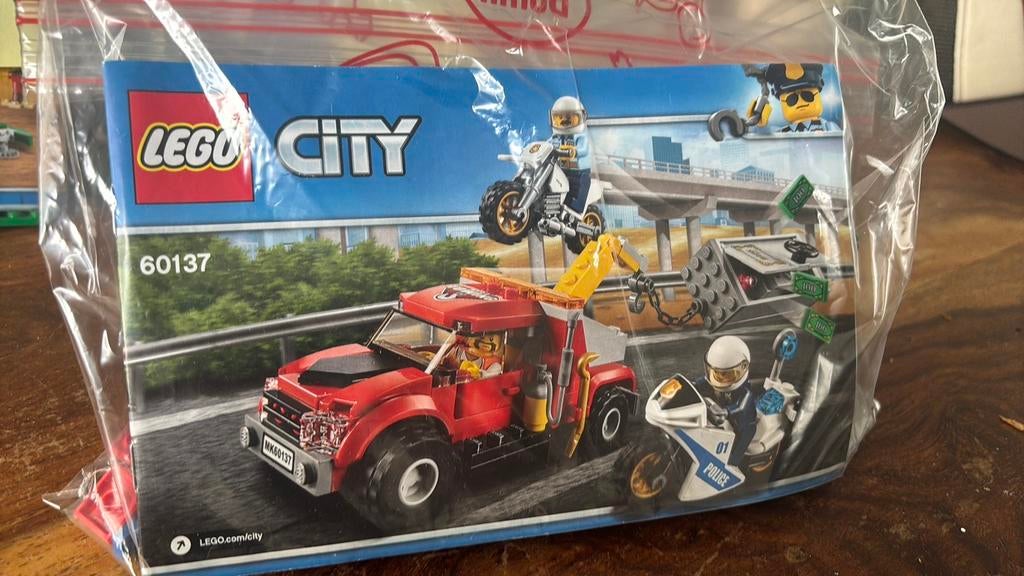 Lego city 60137, politie achtervolging, Ophalen of Verzenden, Zo goed als nieuw