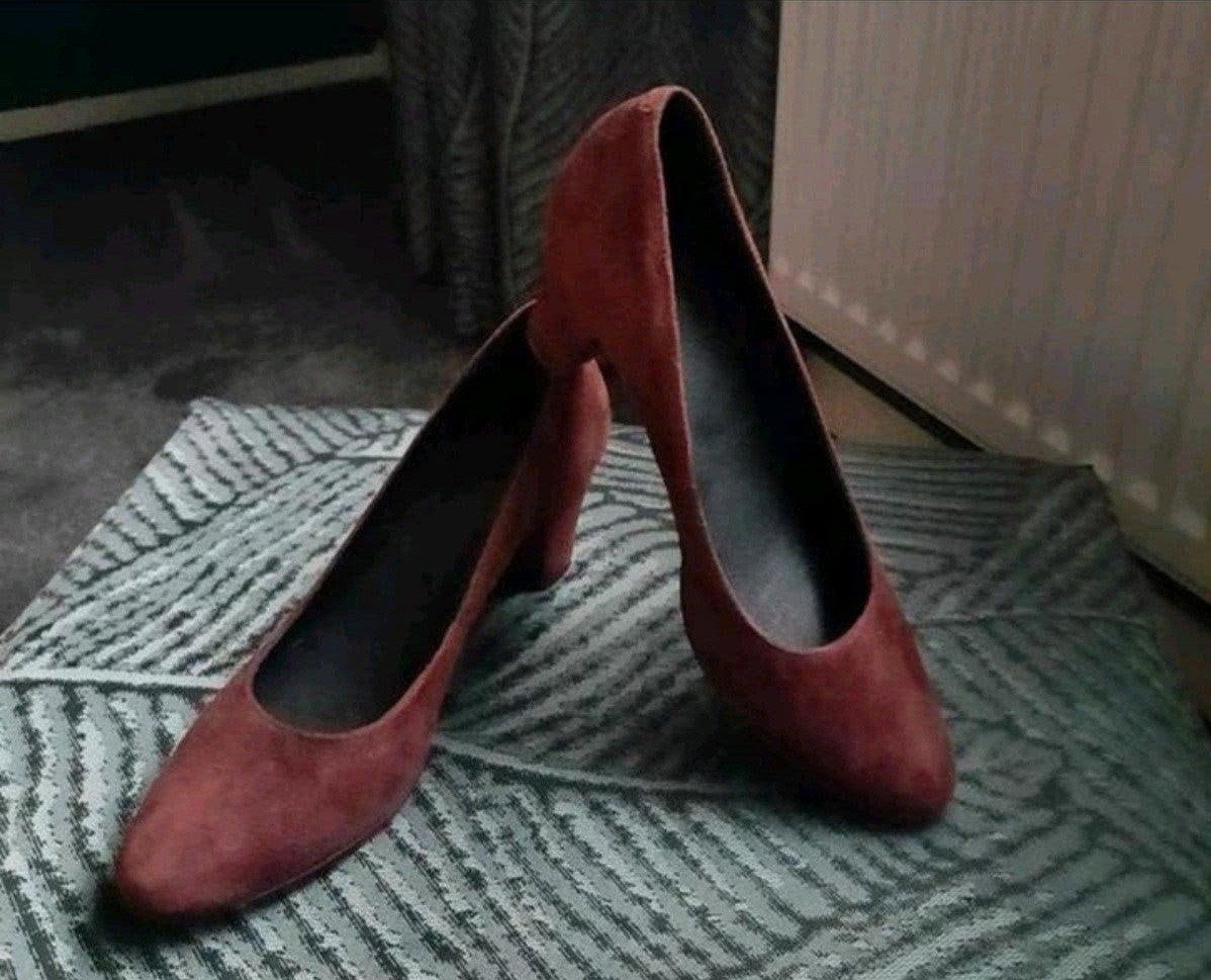 Nette damesschoen maar 39, Pumps, Ophalen of Verzenden, Manfield, Rood