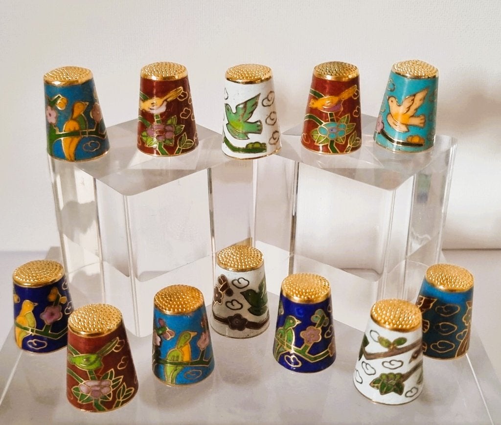 Vingerhoedjes (12) in cloisonne, Ophalen of Verzenden, Zo goed als nieuw