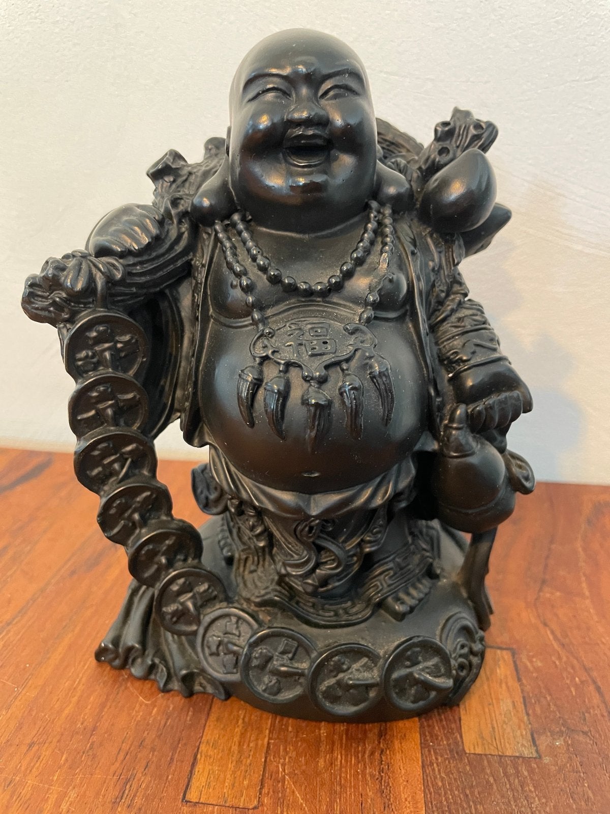 Mooie Lachende Boeddha - 18,5 cm - Zwart, Ophalen of Verzenden, Zo goed als nieuw, Kunststof, Met reliëf