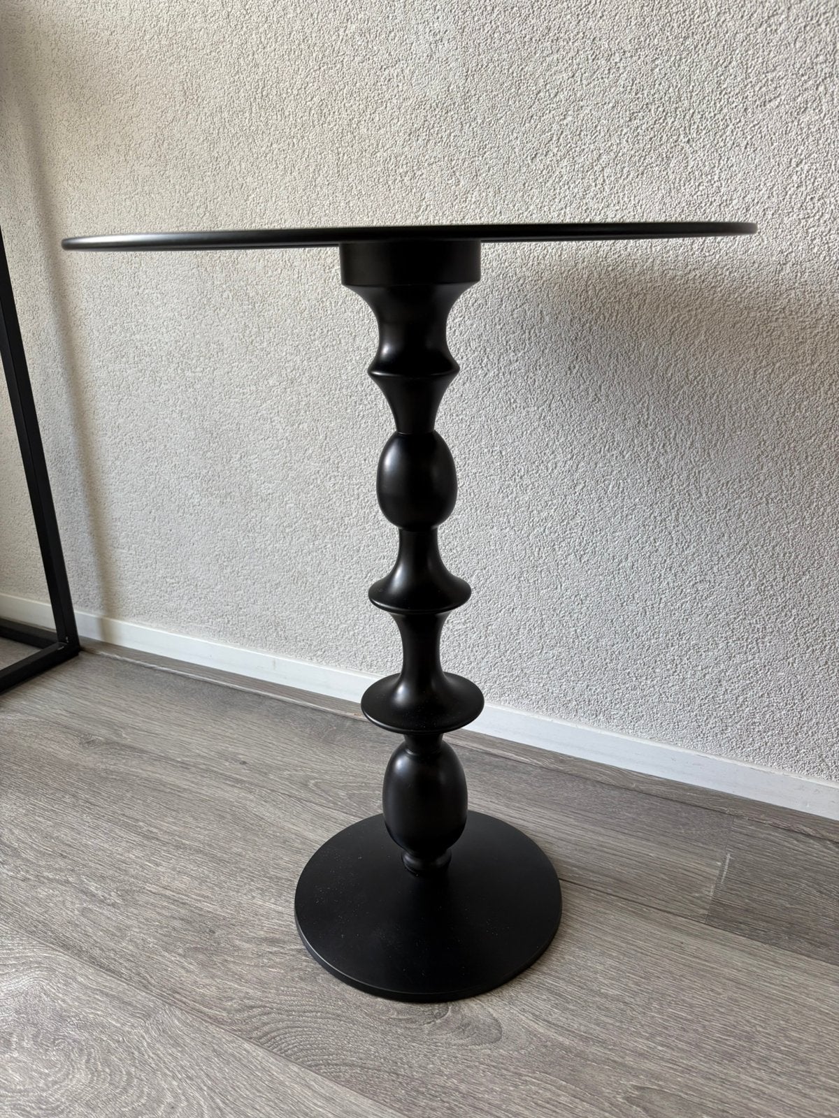 zwart metalen bijzettafeltje, Karwei. Mooie poot., Ophalen, Minder dan 45 cm, Minder dan 55 cm, Metaal of Aluminium