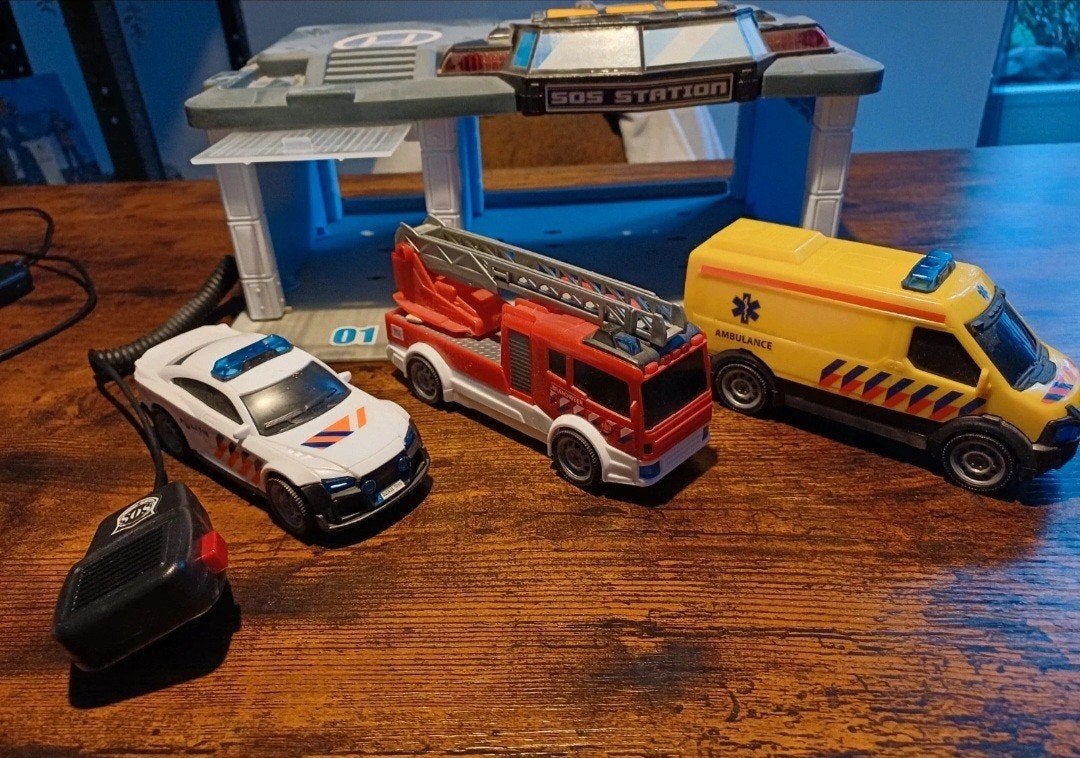 Hulpdiensten garage, Ophalen, Zo goed als nieuw