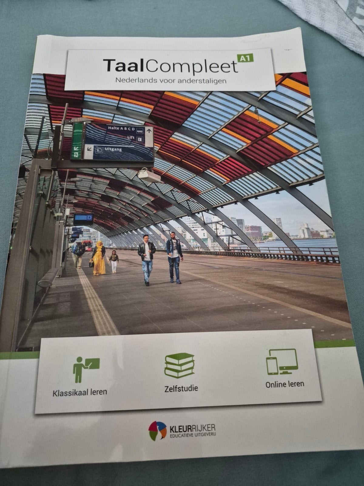 TaalCompleet A1&A2 Set- Nederlands voor anderstaligen, Boeken, Studieboeken en Cursussen, Gelezen, Ophalen of Verzenden, Kleurrijker Educatieve Uitgeverij