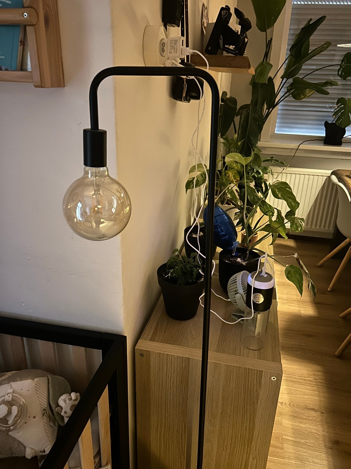 Zwarte staande lamp met lampbol, Ophalen, Gebruikt, E27 (groot), Metaal