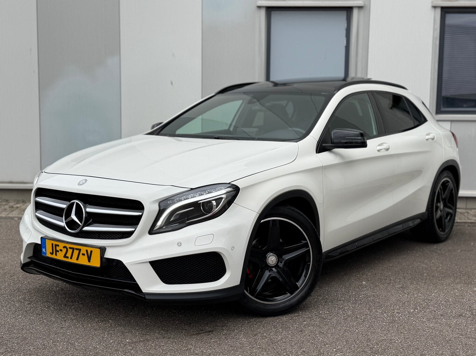 Mercedes-Benz GLA 180 AMG Edition Aut Navi Pano LED NAP APK!, Auto's, 4 cilinders, 715 kg, 1335 kg, 170 pk