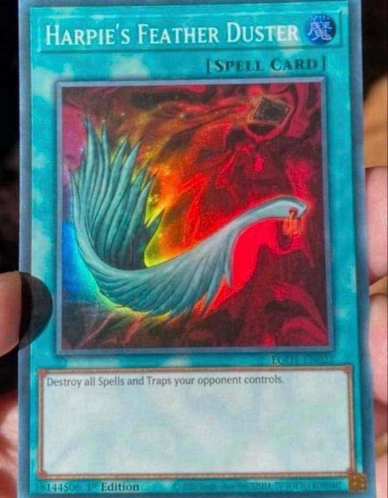 Yu-Gi-Oh! Harpie’s Feather Duster EG01 1st Edition !, Ophalen of Verzenden, Zo goed als nieuw, Losse kaart, Foil