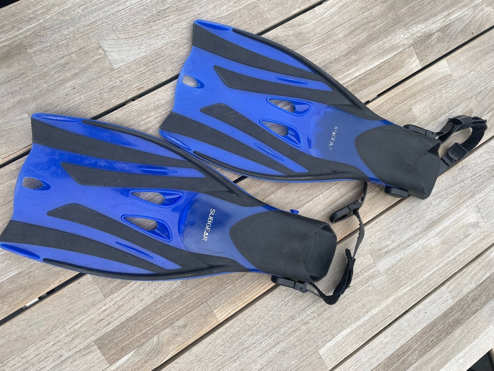 Subgear duikvinnen - Maat ML/XL (9-13), Ophalen of Verzenden, Gebruikt, Zwem- of Duikvliezen