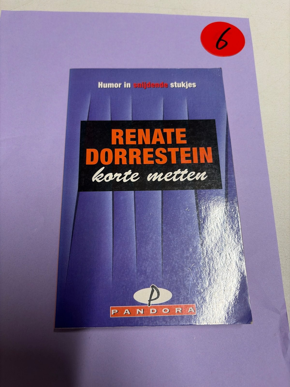 Renate Dorrestein - Korte Metten (Humor in snijdende stukjes, Boeken, Ophalen of Verzenden, Zo goed als nieuw, Anekdotes en Observaties