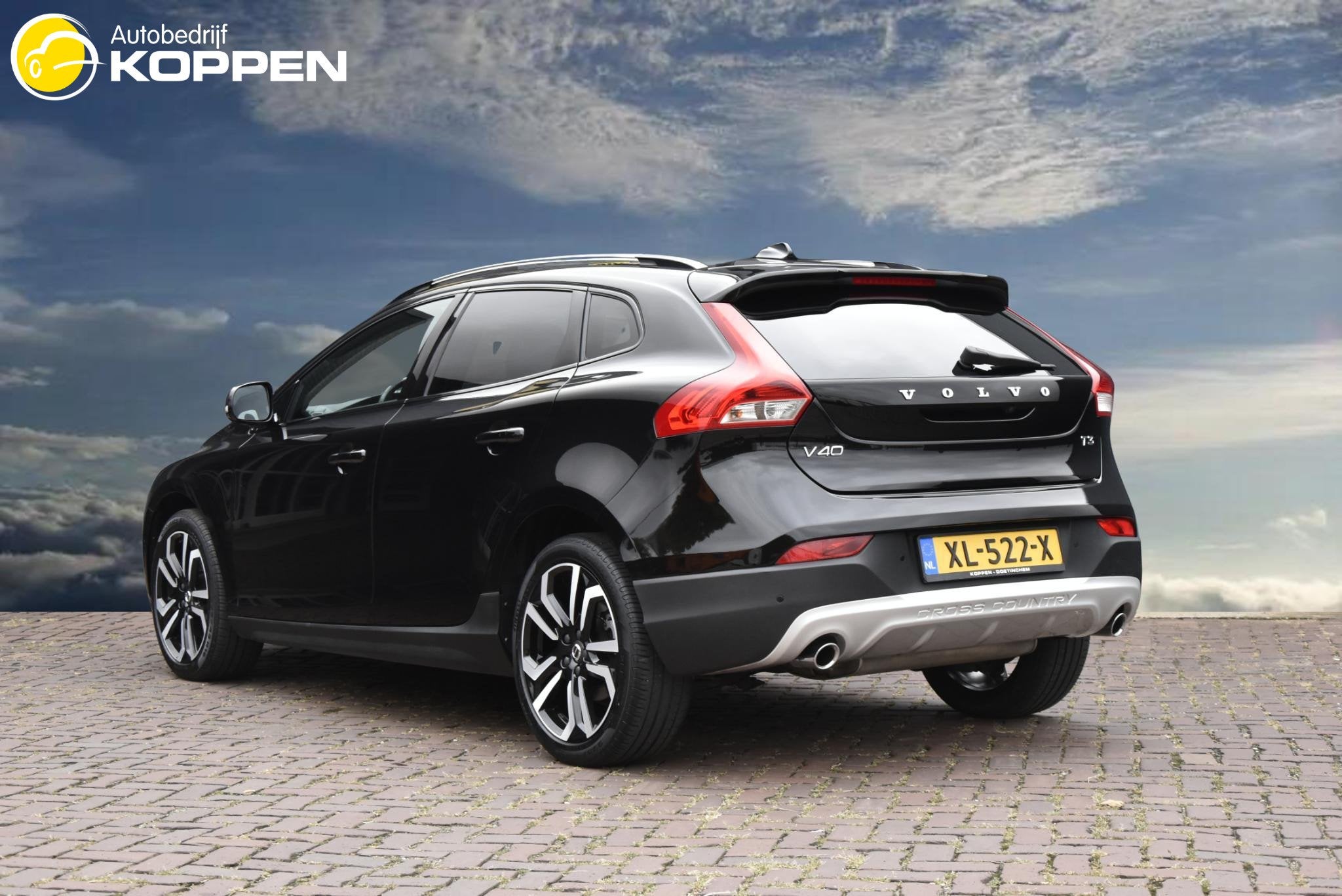 Volvo V40 Cross Country 1.5 T3 Polar+ Luxury, Auto's, 12 maanden, 4 cilinders, Zwart, 152 pk