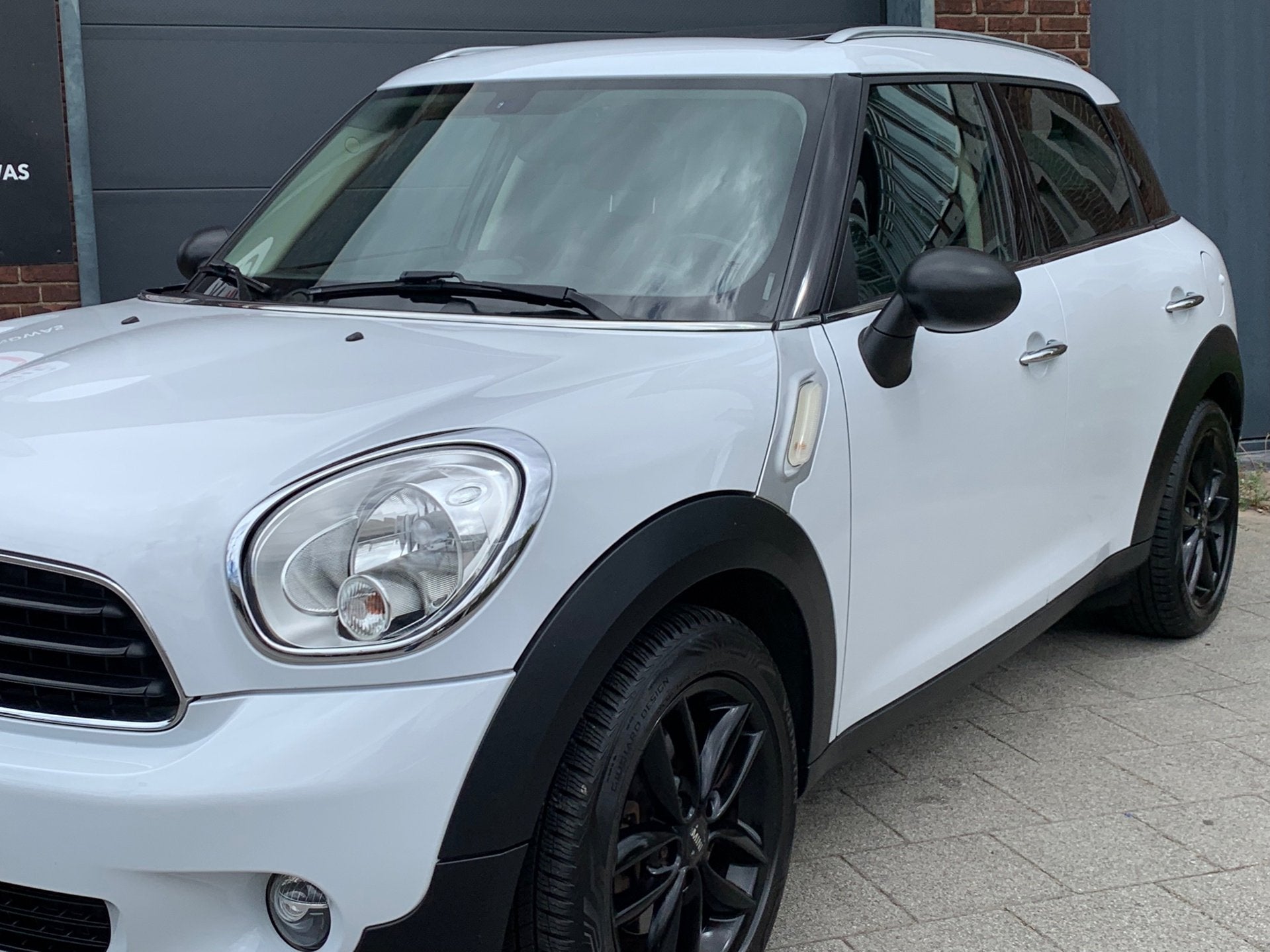 Mini Countryman 1.6 One Edition|Opendak|Navigatie|Airco|, Voorwielaandrijving, Gebruikt, Zwart, Leder en Stof