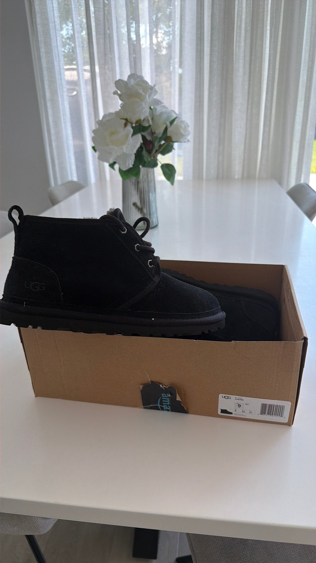 Nieuwe Uggs schoenen unisex maat 42 in doos, Ophalen, Nieuw, Zwart, Lage of Enkellaarzen