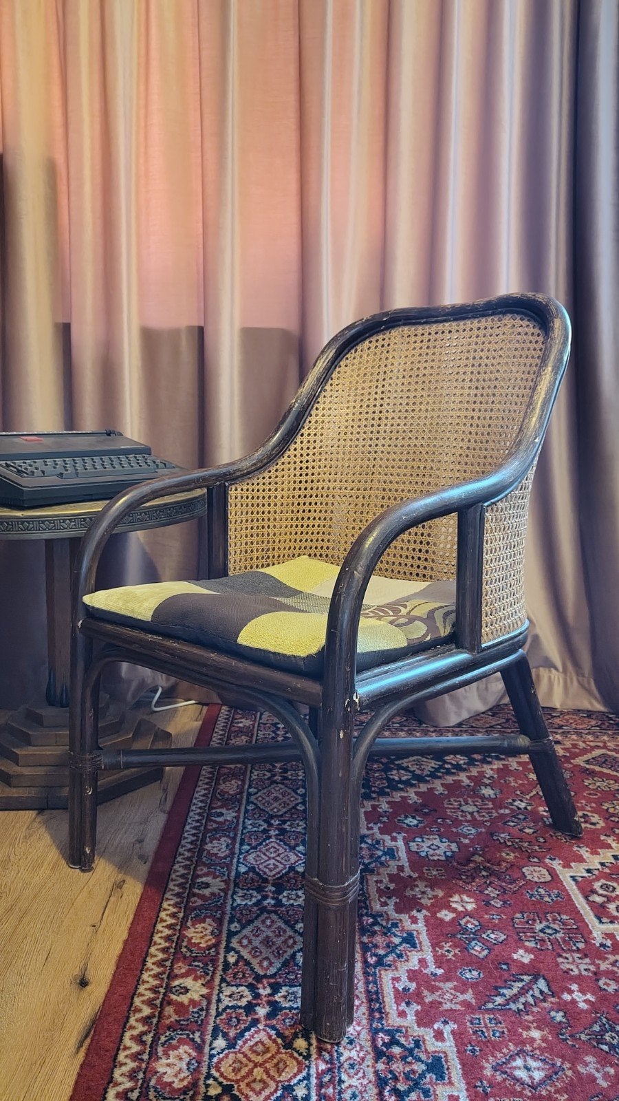 Vintage rotan stoel met webbing zitting en rugleuning, Ophalen