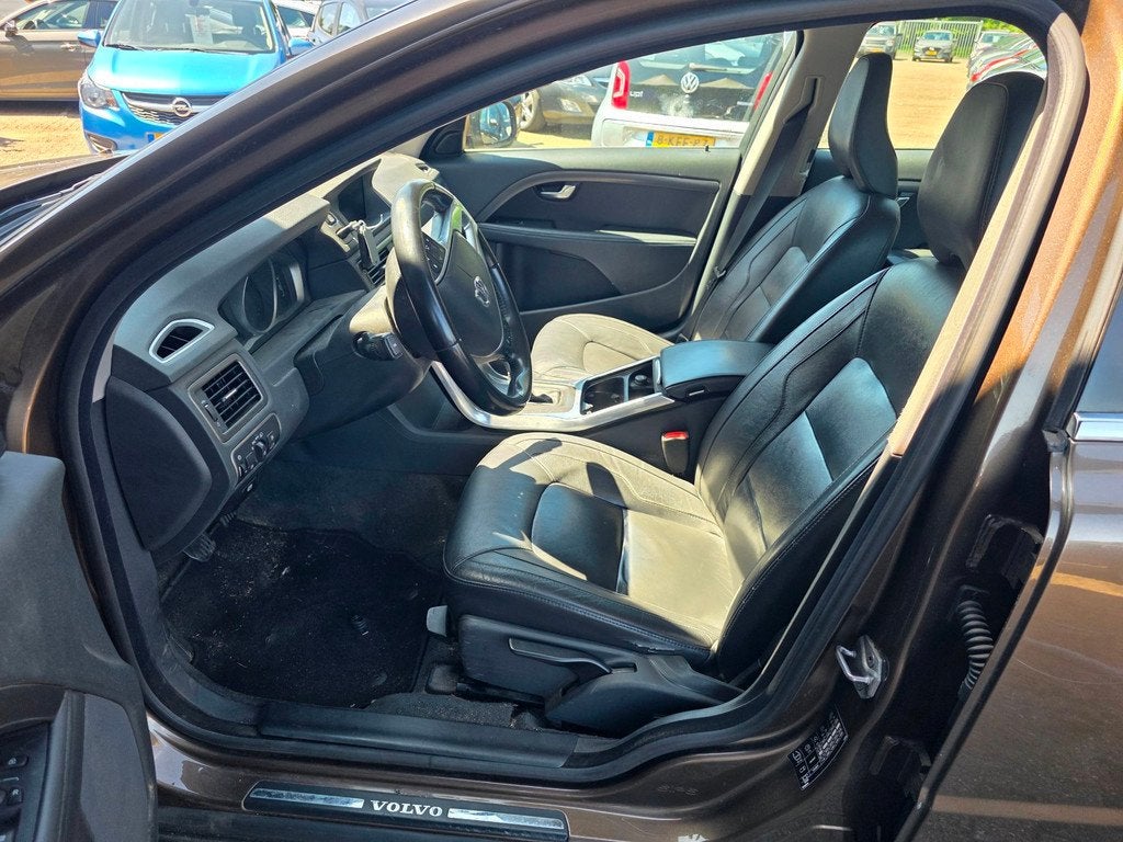 Volvo V70 1.6 T4 Nordic+ XENON/leer/NAVI/cruise, Auto's, Voorwielaandrijving, Gebruikt, Bruin, 1481 kg