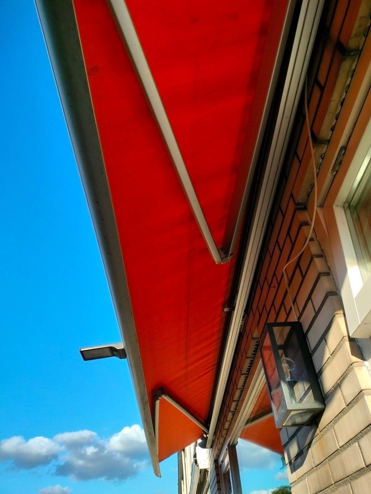 Mooi rood knikarmscherm - perfect voor uw terras!, Tuin en Terras, Ophalen, Gebruikt, 450 cm of meer, 150 tot 300 cm