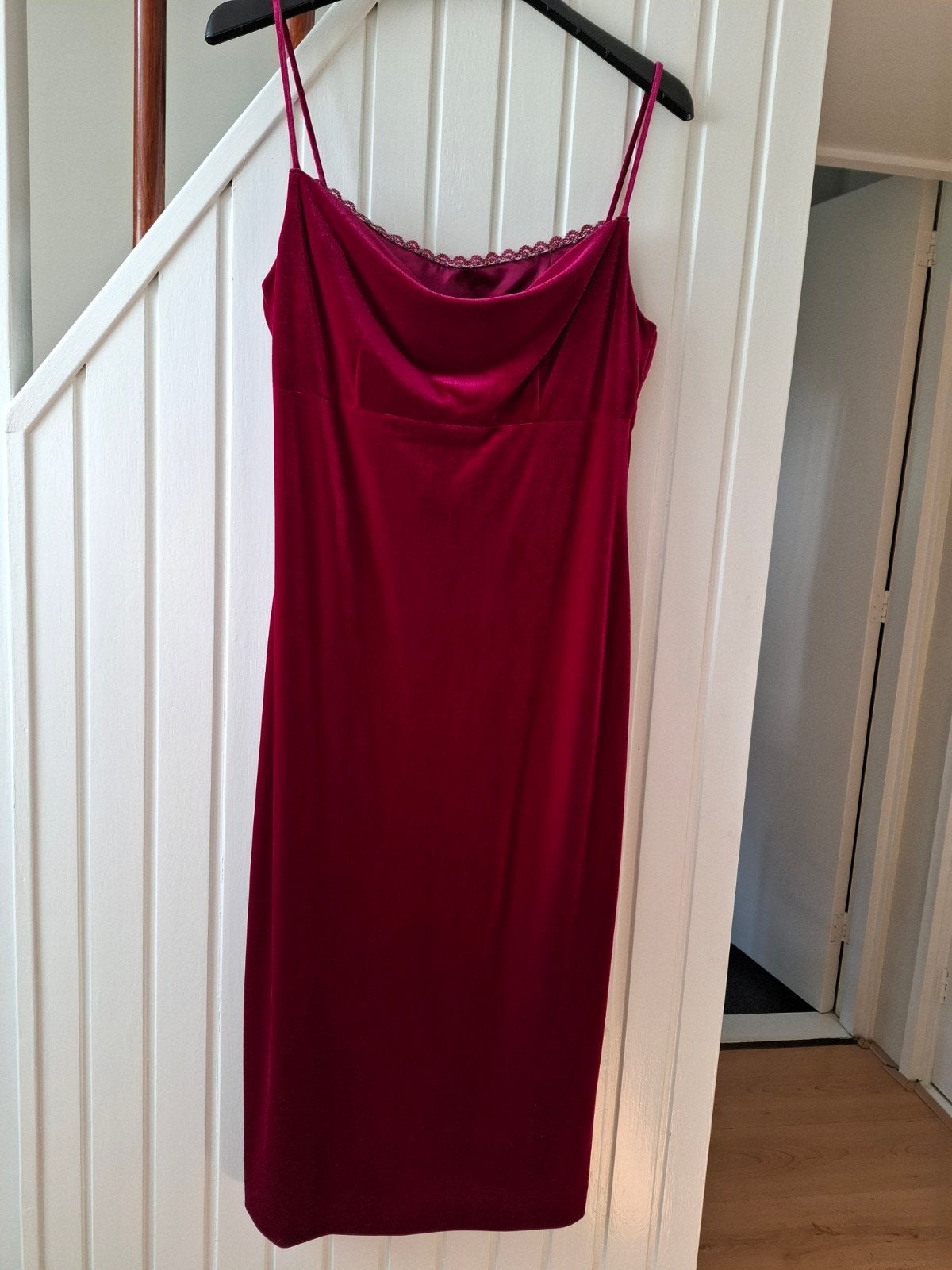 Jurk Feestjurk Galajurk. Velvet, met mooie details. M/40, Maat 38/40 (M), Ophalen of Verzenden, Zo goed als nieuw, Roze