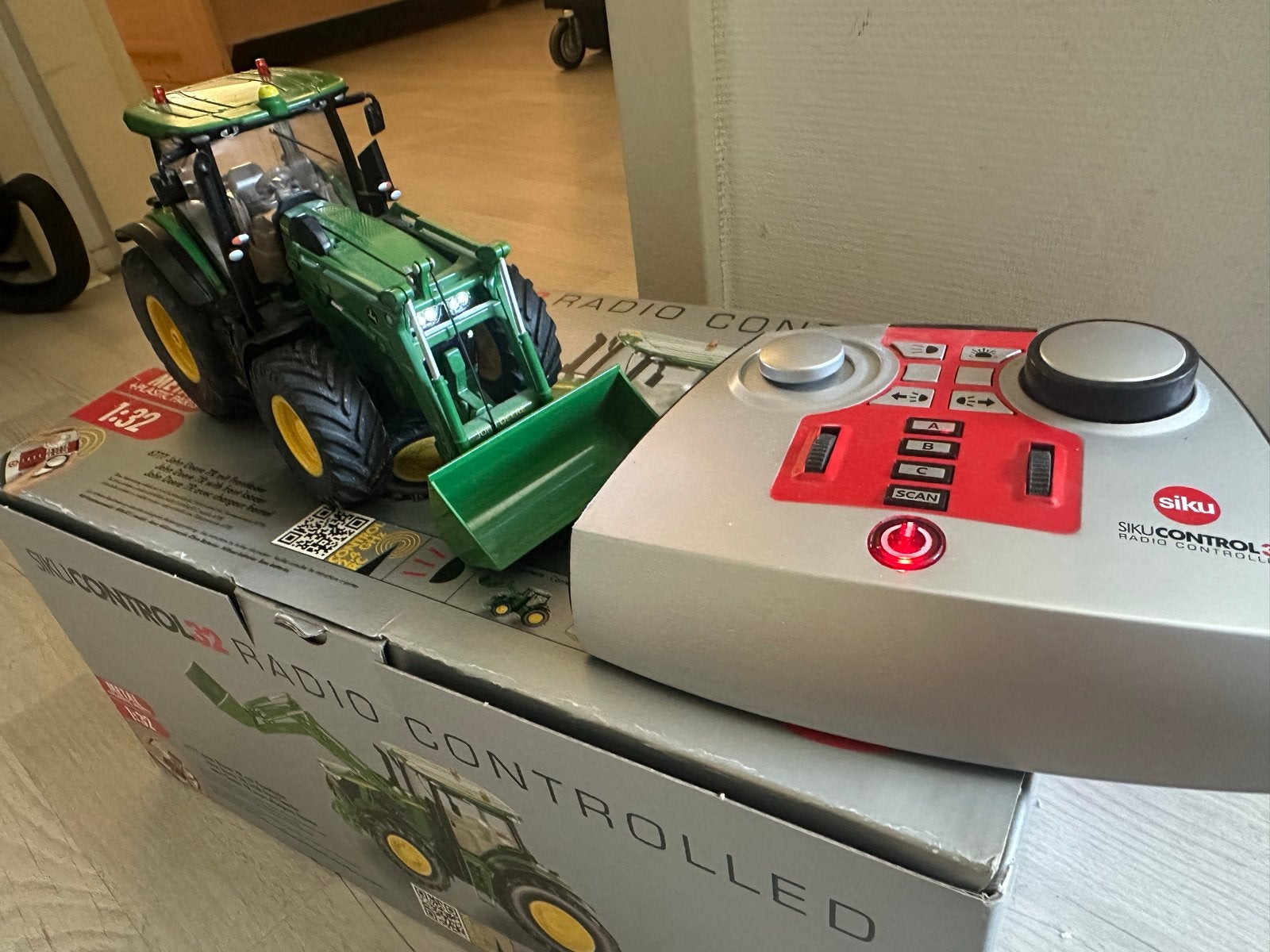 Siku RC 1/32 Fendt met voorlader, Elektro, Gebruikt, Auto offroad, Ophalen of Verzenden