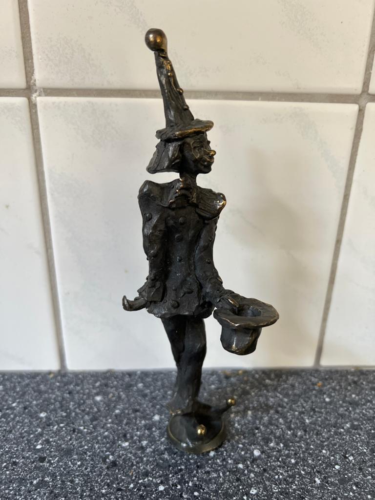 Bronzen beeldje van een nar/harlekijn, Verzamelen, Ophalen of Verzenden, Gebruikt, Mens