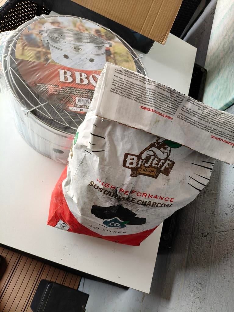 Compacte BBQ met houtskool - Nieuw in verpakking, Ophalen, Nieuw, BBQ (onbekend) / Big Jeff (houtskool)