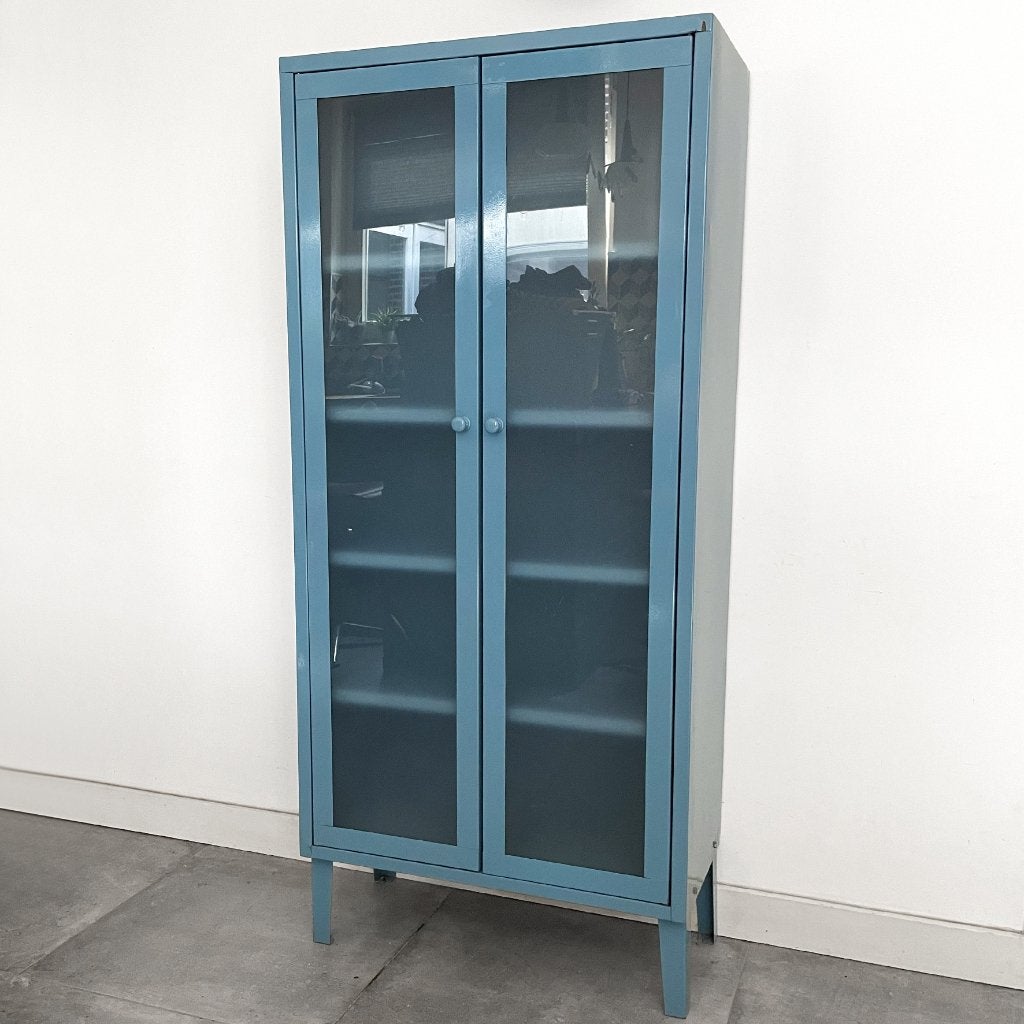 Industriële, blauwe metalen kast, apothekerskast vitrinekast, Huis en Inrichting, Ophalen, 50 tot 100 cm, Industrieel, Vintage
