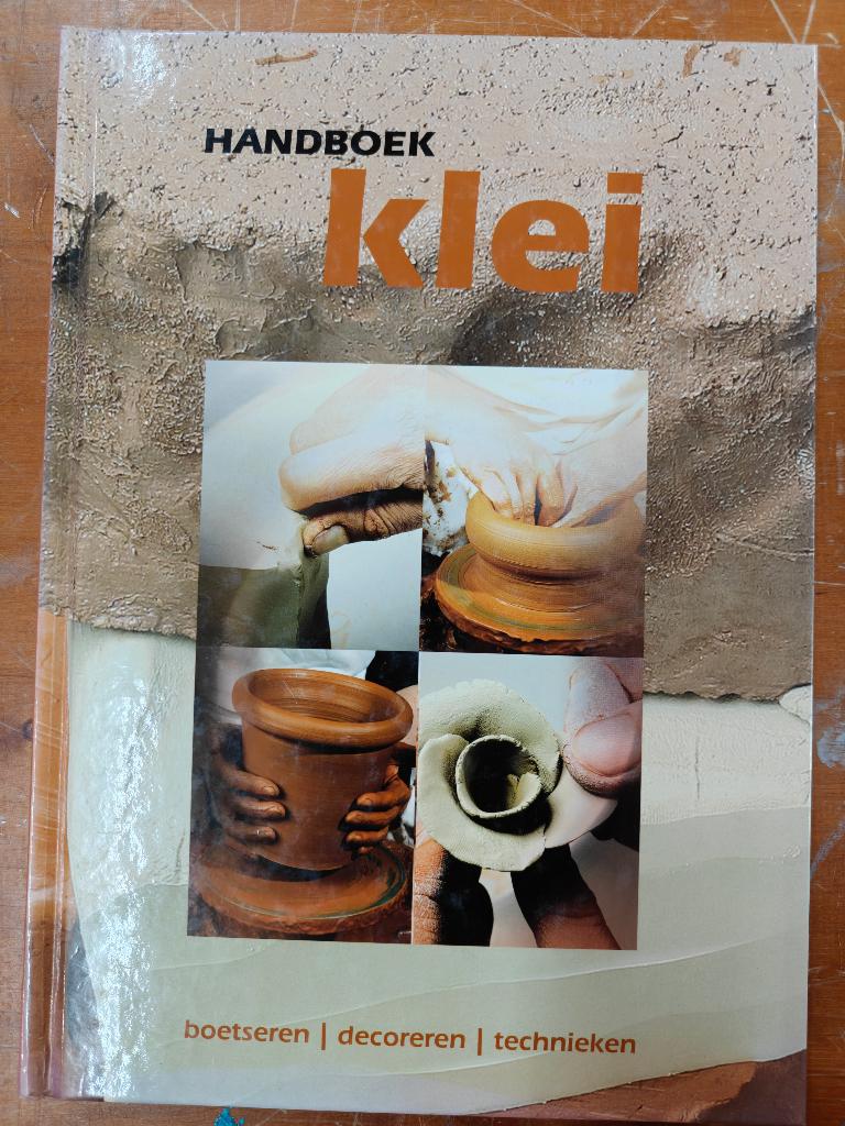 Handboek Klei, Ophalen of Verzenden, Zo goed als nieuw, J. Vigue, Geschikt voor kinderen