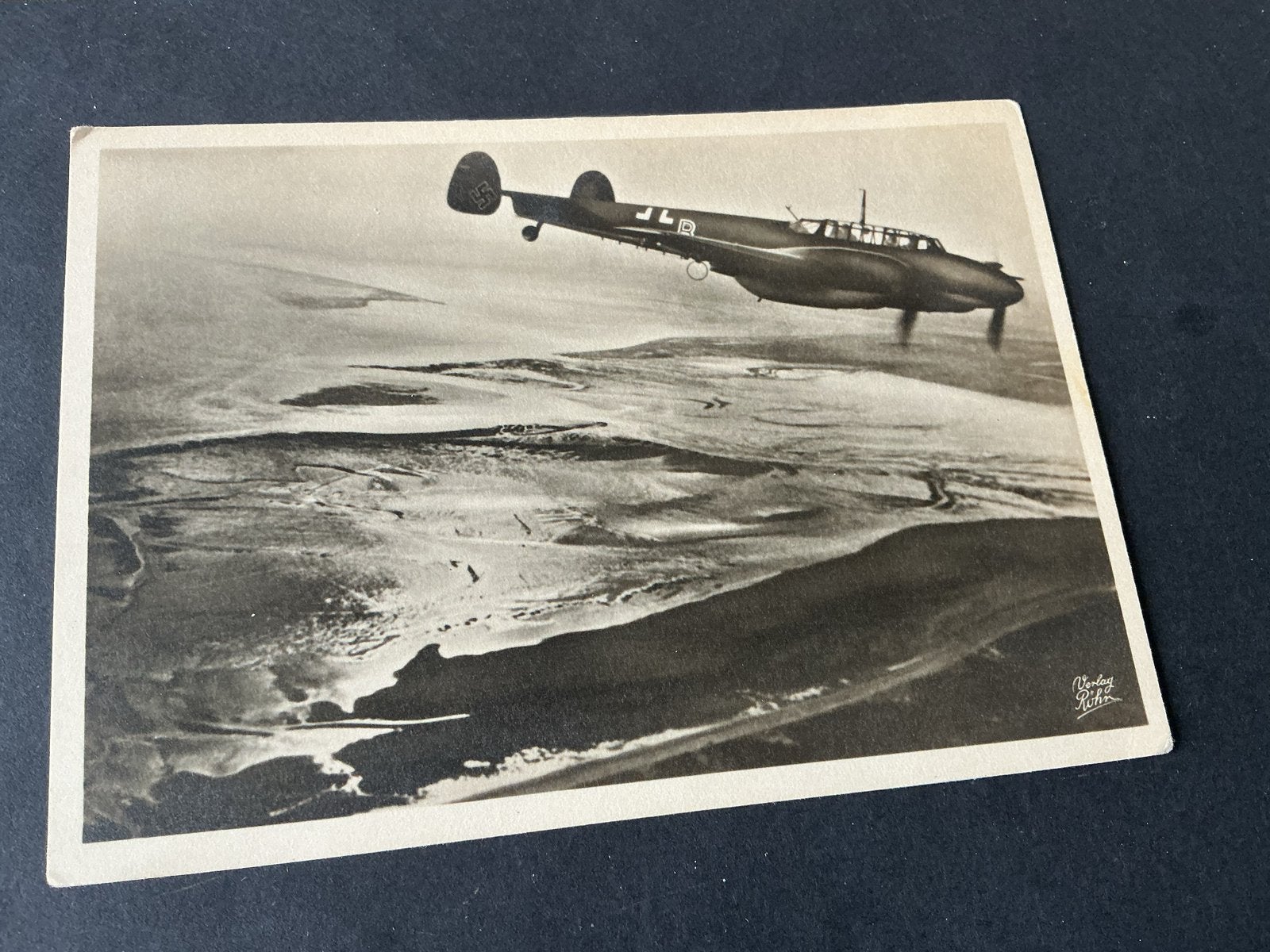 Oude ansichtkaart Messerschmitt Me 110 boven Kanaalkust, Verzenden