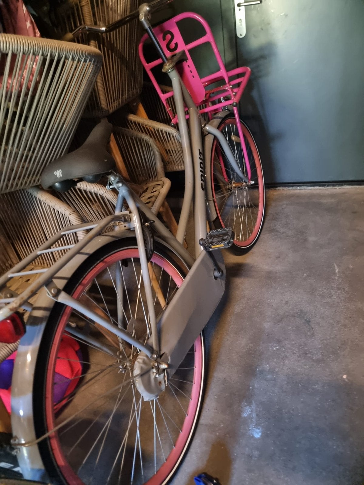 Spirit fiets 28 inch met roze accenten, Ophalen, Gebruikt, Terugtraprem, Overige merken