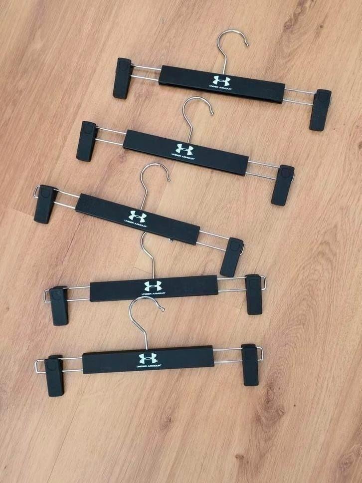 5x under armour kledinghangers broek rok hanger, Kleding | Dames, Kledinghangers, Ophalen, Nieuw, Kinderen en Volwassenen