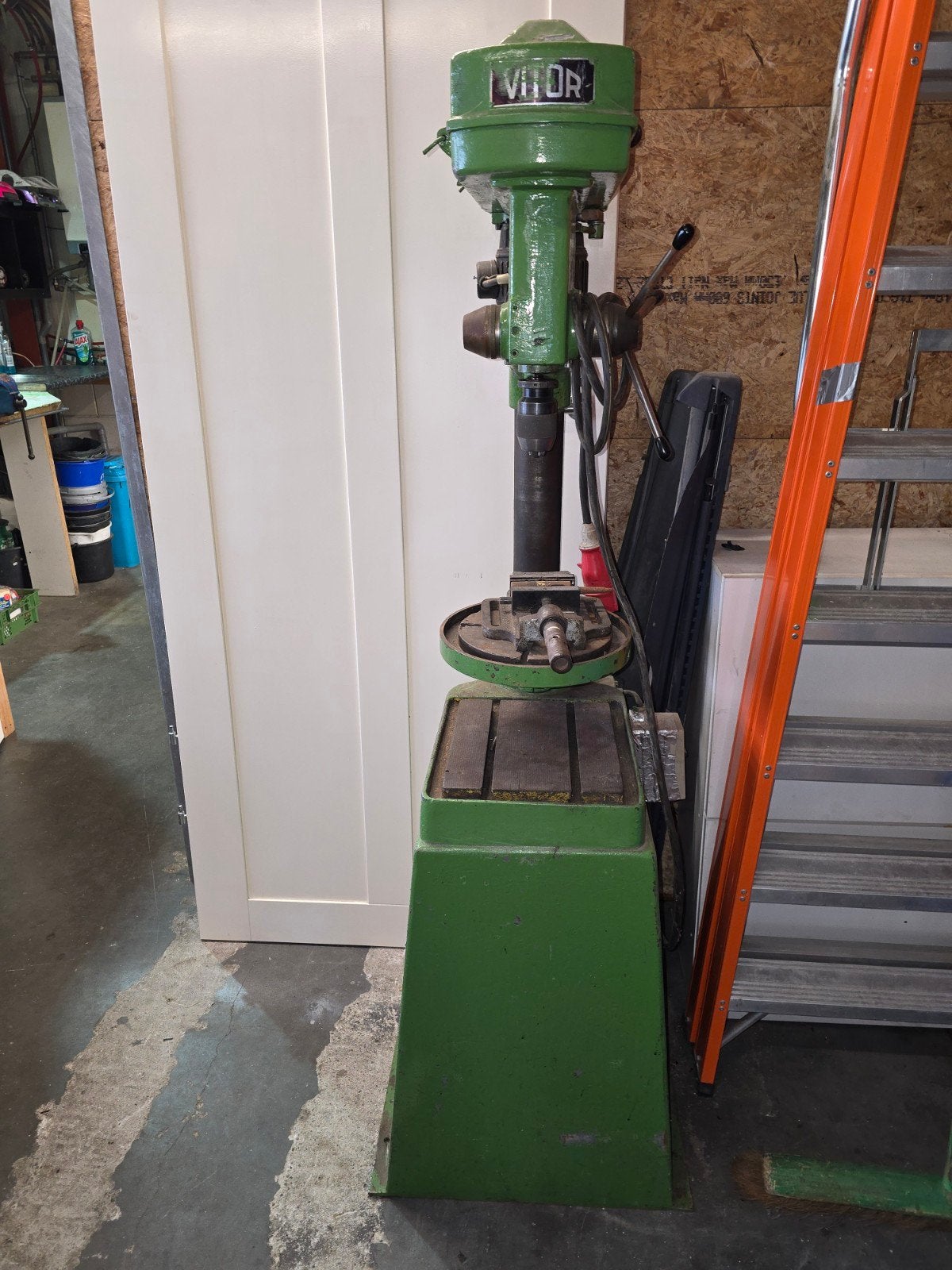 Degelijke Kolomboormachine met Voet - Gosmeta BT-15, Doe-het-zelf en Verbouw, Gereedschap | Boormachines, Ophalen, Gebruikt, Kolomboormachine