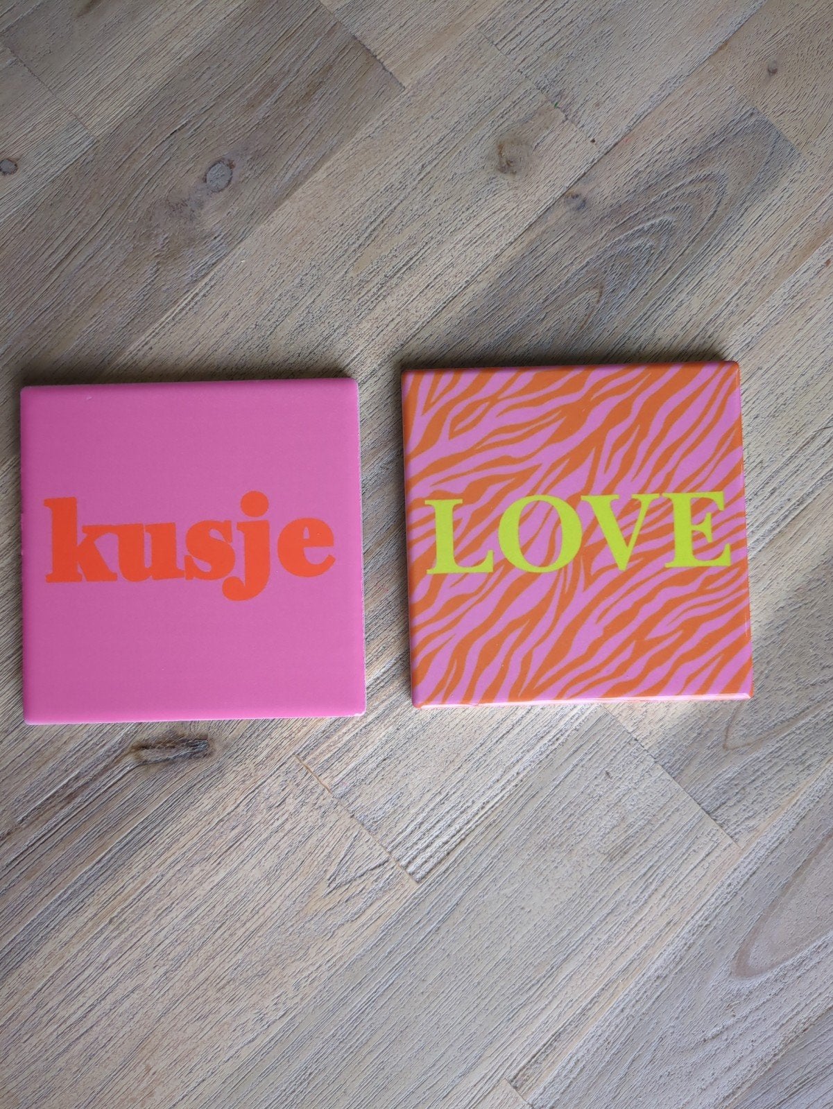 Tegeltjes (2x) decoratief, Huis en Inrichting, Ophalen, Zo goed als nieuw, Steen/keramiek