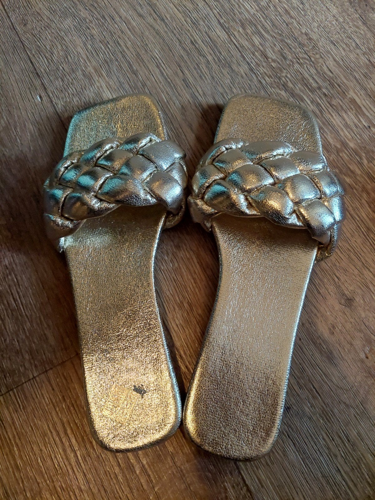 Gouden gevlochten slippers - Maat 41, Overige kleuren, Zo goed als nieuw, Ophalen, Slippers
